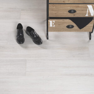 Lignum Bianco porcelain tile lifestyle